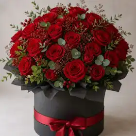 Luxury Fresh Red Roses in Black Hatbox